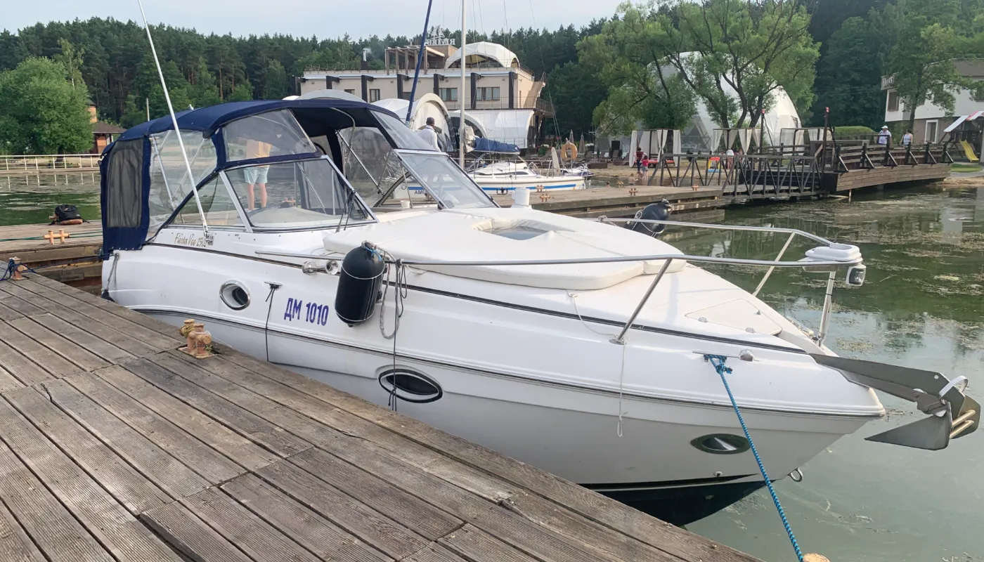Аренда катера Rinker fiesta vee 250 Аренда катера Rinker fiesta vee 250